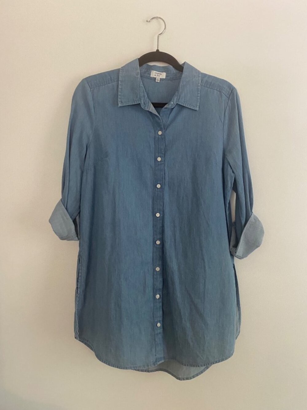 Crown & Ivy Women's Chambray Button-Down Shirt With Roll-Tab Sleeves Size M
